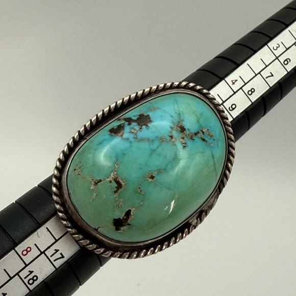 Vintage Navajo Sterling Silver Large Oval Turquoise Ring - Picture 2 of 5